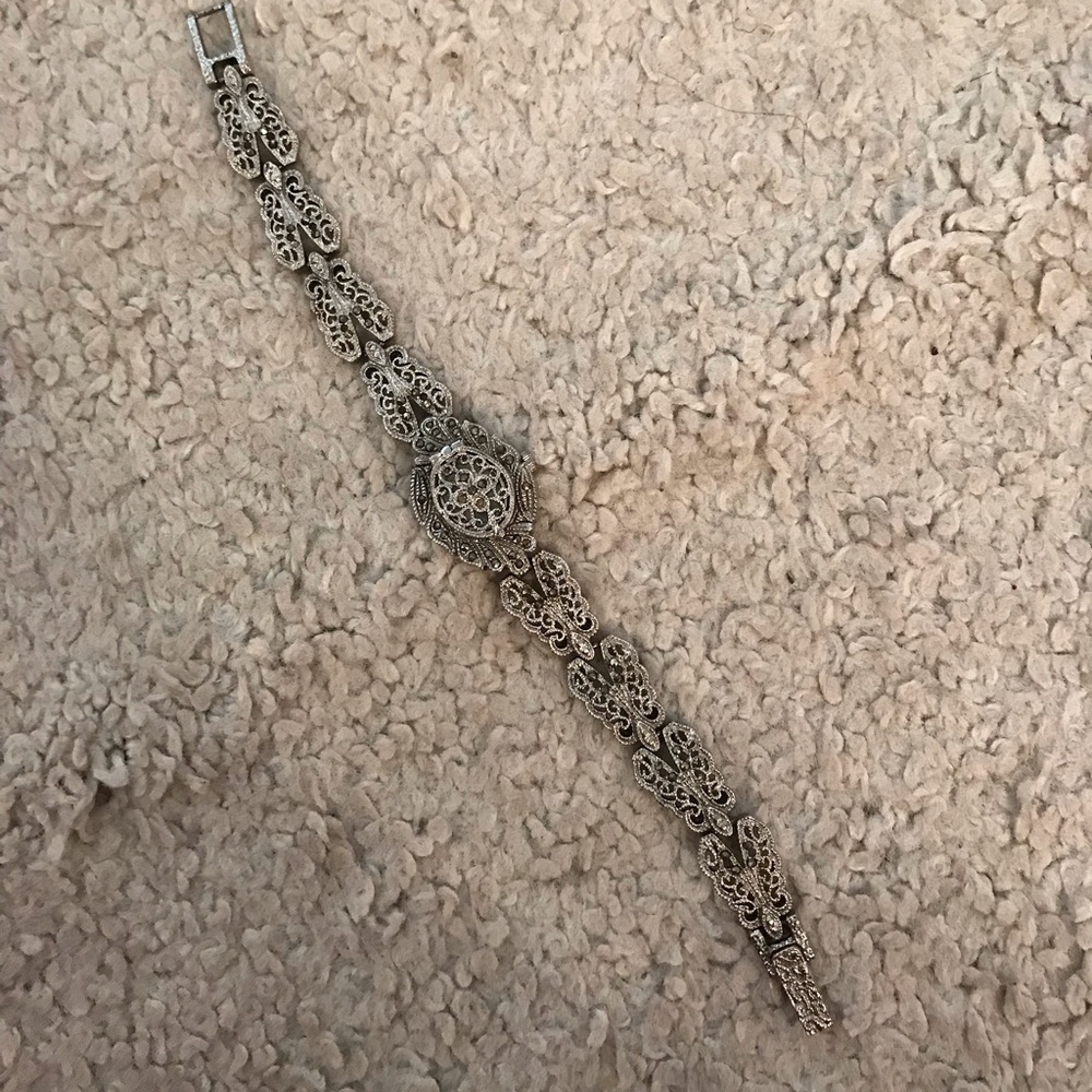 Gorgeous silver watch with hatch